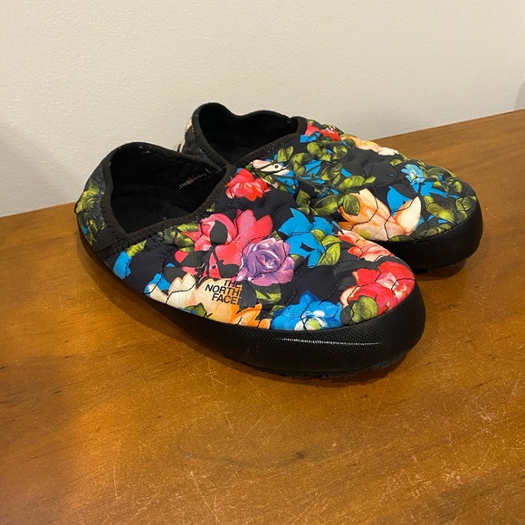 The North Face Quilted Slippers - Black and Multicolor - Picture 2 of 5